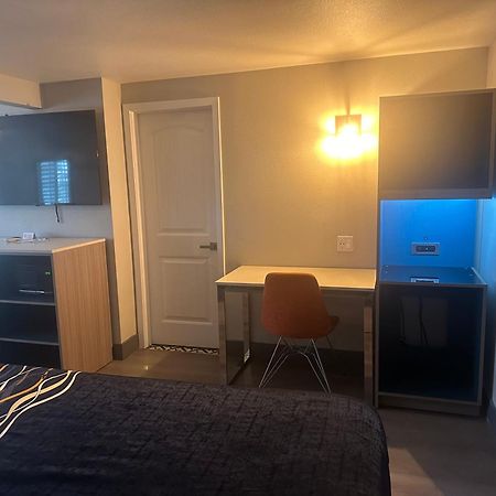 Отель Super 8 By Wyndham Oceanside Downtown Экстерьер фото